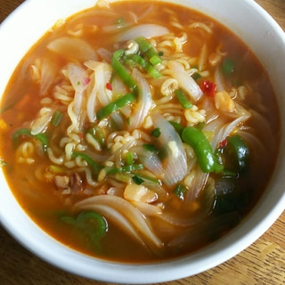 ピーマンと新玉ねぎで辛ラーメン